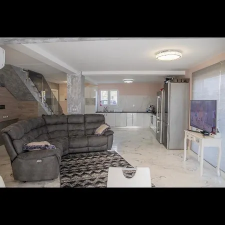 Mountain Semesterbostad *